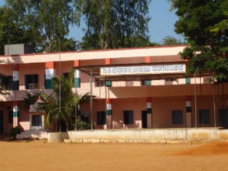 ವಾರಕ್ಕೈದು ದಿನ ಕೆಲ್ಸ: ಆರು ತಿಂಗಳು ರಜೆಗಳು