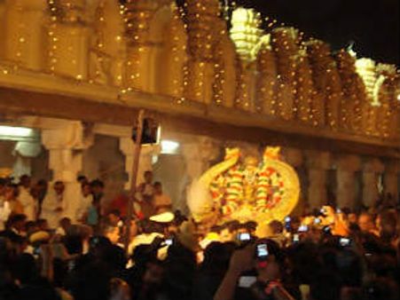 ಹತ್ತು ದಿನಗಳ ಉತ್ಸವದಲ್ಲಿ ಪಾಲ್ಗೊಂಡು ಪುನೀತರಾಗಿ