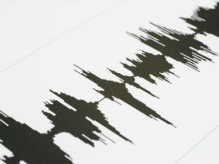 ಮಂಚಿಕೆರೆಯಲ್ಲಿ ಬಾಯ್ದೆರೆದ ಭೂಮಿ, ಪದರವಾಗಿ ಮೇಲೆದ್ದ ಕಲ್ಲು