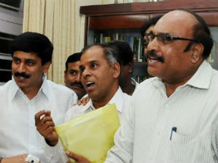 ಬಹಿಷ್ಕಾರ ವಾಪಸ್ : ಮೌಲ್ಯಮಾಪನಕ್ಕೆ ಶಿಕ್ಷಕರು ಹಾಜರ್