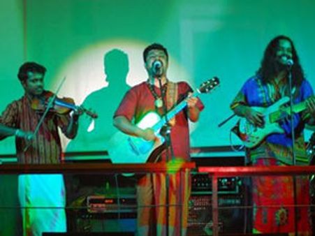 ಮೈಸೂರಿನಿಂದ ಕ್ವೀನ್ ಎಲಿಜಬೆತ್ ಆಸ್ಥಾನಕ್ಕೆ ರಘು