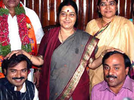 ಬಳ್ಳಾರಿ ಗಣಿ ಅಕ್ರಮಕ್ಕೆ ಸುಷ್ಮಾ ಕುಮ್ಮಕ್ಕು: ಹಿರೇಮಠ್