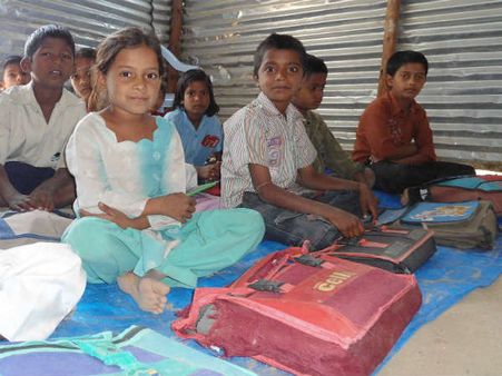 ಕನ್ನಡ ಶಾಲೆಗಳನ್ನು ಮುಚ್ಚಲು ಹೊರಟಿರುವ ಸರ್ಕಾರಕ್ಕೆ ಧಿಕ್ಕಾರ!