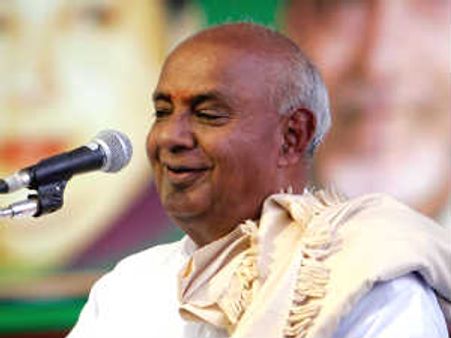 ದೇವೇಗೌಡರ ಆತ್ಮಕ್ಕೆ ಶ್ರದ್ದಾಂಜಲಿ ಅರ್ಪಿಸಿದ ಶಿಕ್ಷಕ!