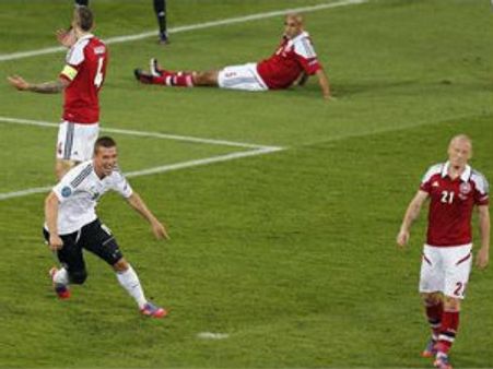 ಅಜೇಯ ಜರ್ಮನಿ ಕ್ವಾಟ್ವರ್ಸ್ ಗೆ, ಡೆನ್ಮಾರ್ಕ್ ಔಟ್