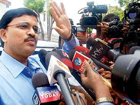 ಲಕ್ಷ್ಮಿನಾರಾಯಣ ಫೋನ್ ಟ್ಯಾಪ್: ಕೇಸುಗಳ ಜಡಿಮಳೆ