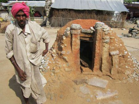 ಸರ್ಕಾರಕ್ಕೆ ಸೆಡ್ಡು ಹೊಡೆದ ಪುಟ್ಟ ಗೂಡು ಅರಸ...!