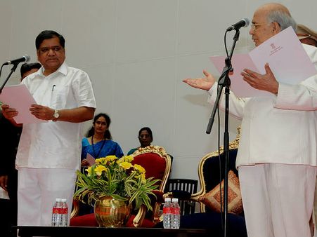 ಜಗದೀಶ್ ಶೆಟ್ಟರ್ ಪ್ರಮಾಣ ಸ್ವೀಕಾರ; ಹೊಸಬರ ವಿವರ