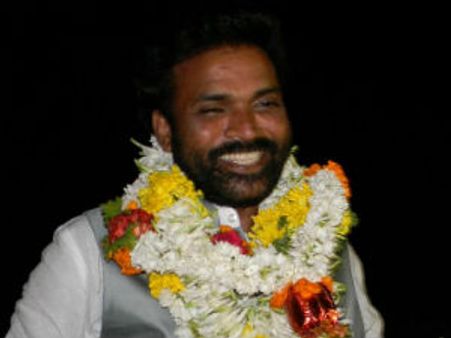 ಬಳ್ಳಾರಿಯಲ್ಲಿ ಜಾತಿಮತ ಒಲಿಸಿಕೊಂಡೋನೇ ಬಾಸು