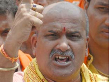 ದಸರಾದಂದು ಮುತಾಲಿಕ್ ಅವರ ದುರ್ಗಾಸೇನೆ ಅಸ್ತಿತ್ವಕ್ಕೆ