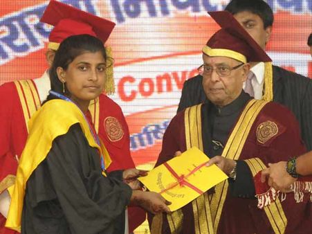 ರಾಷ್ಟ್ರಪತಿ ಶ್ರೀ ಪ್ರಣಬ್ ಮುಖರ್ಜಿ ಈಗೇನು ಮಾಡುತ್ತಿದ್ದಾರೆ?