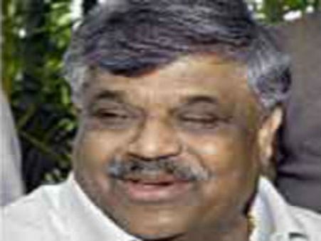 ದೇವೇಗೌಡರ ಪಾದರಕ್ಷೆ ಹೊತ್ತು ಜೆಡಿಎಸ್ ಪಕ್ಷಕ್ಕೆ ದುಡಿಯುವೆ