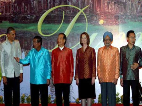 ಹೊಸ ಲುಕ್ ನಲ್ಲಿ ಪ್ರಧಾನಿ ಮನಮೋಹನ್ 'ಸಿಂಗ್ ಈಸ್ ಕಿಂಗ್ '