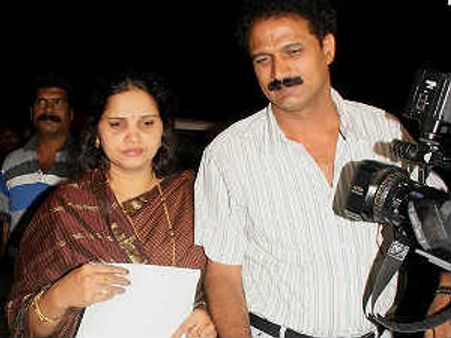 ಚಂದ್ರಾವತಿ ವೆಂಕಟೇಶಮೂರ್ತಿ ದಂಪತಿ ಮನೆ ಮೇಲೆ ದಾಳಿ