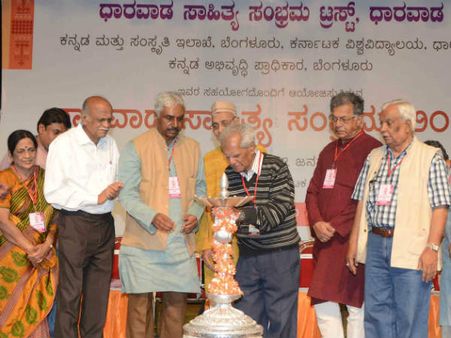 ಧಾರವಾಡ ಸಾಹಿತ್ಯ ಸಂಭ್ರಮಕ್ಕೆ ಚಾಲನೆ