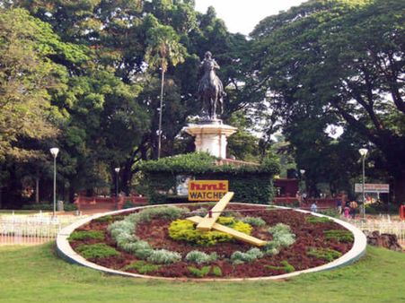 ಎಚ್ಎಂಟಿ ಸಮಾಧಿ ಮೇಲೆ ಕಾಂಗ್ರೆಸ್ಸಿಗರ ದುಡ್ಡಿನ ಸೌಧ