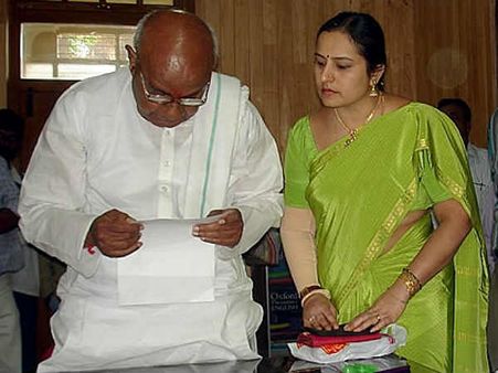 ಎಚ್‌ ಡಿ ರೇವಣ್ಣ ಮೊದಲ ಪತ್ನಿ ನಾನಲ್ಲ: ಭವಾನಿ