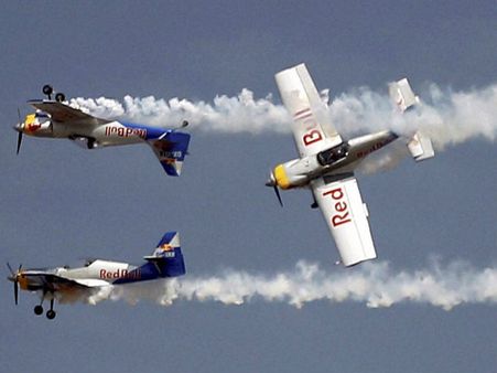 ಚಿತ್ರಗಳಲ್ಲಿ: ಏರೋ ಇಂಡಿಯಾ ವೈಮಾನಿಕ ಜಾತ್ರೆ