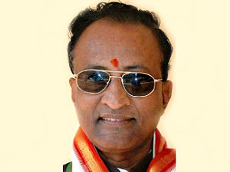 ಸ್ವಾಮಿ ಸಮ್ಮುಖದಲ್ಲಿ ಜೆಡಿಎಸ್ ಬಿಗಿದಪ್ಪಿದ ಬಿಜೆಪಿ ಶಾಸಕ