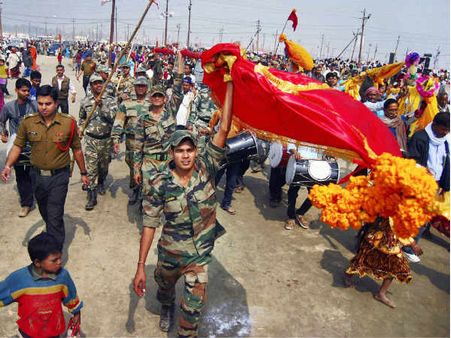 ಕುಂಭಮೇಳಕ್ಕೆ ರಜೆ ಇಲ್ಲ, ಗಂಗಾ ಸ್ನಾನ ನಿರಂತರ