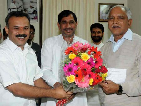 ರಾಜಕಾರಣಿಗಳ ಬಾಯಿಂದ ಜಿಗಿಯುತ್ತಿವೆ ಪ್ರಾಣಿಗಳು!