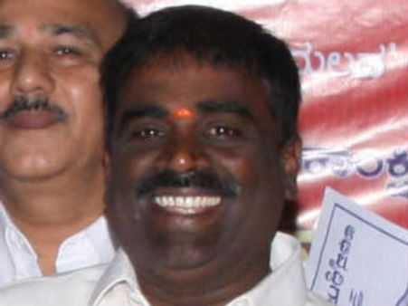 ಬೇಲ್ ಗಾಗಿ ಡೀಲ್, ಸೋಮ, ಸುರೇಶ್ ಗಡಗಡ