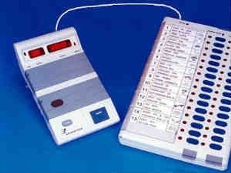 ಬ್ಲೂ ಫಿಲಂ ವೀಕ್ಷಣೆ, ಚುನಾವಣಾ ಅಧಿಕಾರಿ ಅಮಾನತು