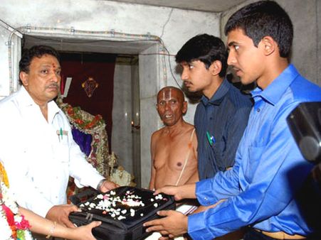 ಕಾಂಗ್ರೆಸ್ ಮಂದಿ ಪಡೆದಿದ್ದು ಸಾಲವೋ, ದೇಣಿಗೆಯೋ?