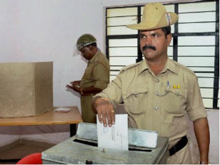 ಚುನಾವಣಾ ಪೂರ್ವ ಸಮೀಕ್ಷೆಗಳು ಹೇಳೋದೇನು?