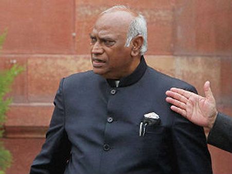 ಖರ್ಗೆ ಮುಖ್ಯಮಂತ್ರಿ ಆಗ್ತಾರಾ? ಅವರನ್ನೇ ಕೇಳಿ