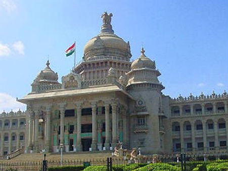 LIVE: ಮತದಾರನ ತೀರ್ಪು ಸ್ಪಷ್ಟ; ಕಾಂಗ್ರೆಸ್ಸಿಗೆ ಶರಣು