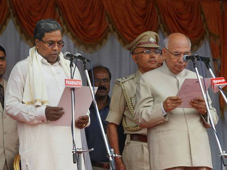 ಸತ್ಯದ ಹೆಸರಿನಲ್ಲಿ ಸಿದ್ದರಾಮಯ್ಯ ಪ್ರಮಾಣ ಸ್ವೀಕಾರ