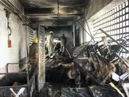 ನವದೆಹಲಿ ಆಸ್ಪತ್ರೆಯಲ್ಲಿ ಬೆಂಕಿ ಅವಘಡ, ತಪ್ಪಿದ ದುರಂತ