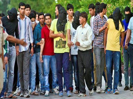 ಫಿಕ್ಸಿಂಗ್ ಕೋಡ್: ಧೋನಿ -ಹೆಲಿಕಾಪ್ಟರ್, ಶ್ರೀ- ರೊಟ್ರು