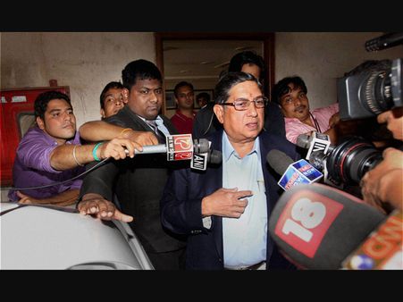 ರಾಜೀನಾಮೆ ಬೇಕಾ, ಬೇಡಿಕೆ ಈಡೇರಿಸಿ : ಶ್ರೀನಿವಾಸನ್