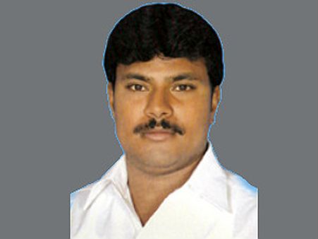 ಓಂ ಪ್ರಥಮ:ಕಾಂಗ್ರೆಸ್ಸಿನತ್ತ ಹಾರಿದ ಸ್ವತಂತ್ರ ಶಾಸಕ