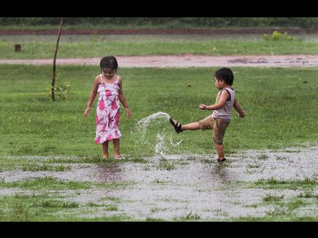ಚಿತ್ರಗಳಲ್ಲಿ: ದೆಹಲಿ ಮಳೆ ಬಂದರೆ ನಲಿದಾಟ