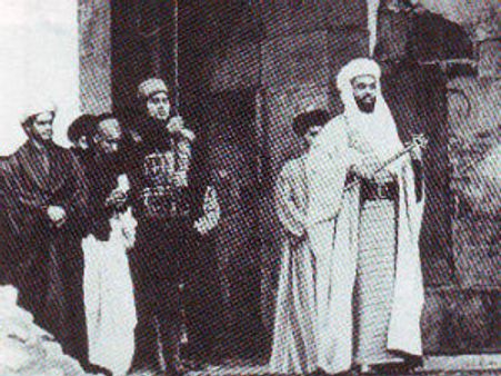 ರಂಗದ ಮೇಲೆ ತುಘಲಕ್ ಮತ್ತು ಗೆಳೆಯರ ಸಂಗ