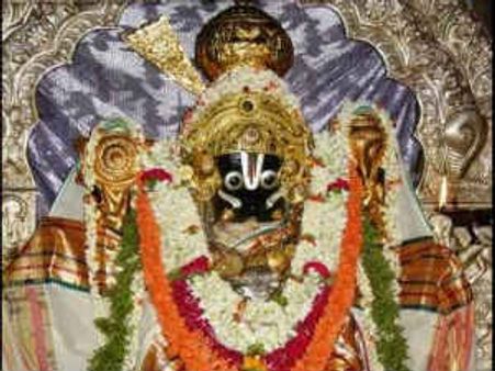 ಮೇಲುಕೋಟೆ : ಪೊಲೀಸರಿಗೆ ಹೆದರಿದ ಅರ್ಚಕರು ಪರಾರಿ