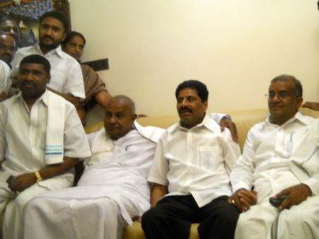 ಜೆಡಿಎಸ್ 'ವಜ್ರ' ಹುಡುಕಿ ಹೊರಟ ಗೌಡ್ರು