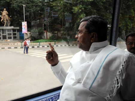 ವಸ್ತ್ರ ಸಂಹಿತೆ ಸಮರ್ಥಿಸಿಕೊಂಡ ಸಿಎಂ ಸಿದ್ದು