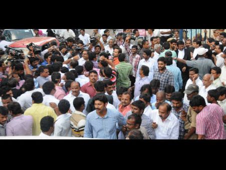 ಚಿತ್ರಗಳಲ್ಲಿ: ಜೈಲಿನಿಂದ ಹೊರ ನಡೆದ ಜಗನ್ ರೆಡ್ಡಿ