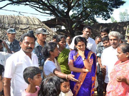 ರಮ್ಯಾ ಸಭೆಯಲ್ಲಿ ಸೋನಿಯಾ ಮೇಡಂ ಲಡ್ಡು ವಿತರಣೆ