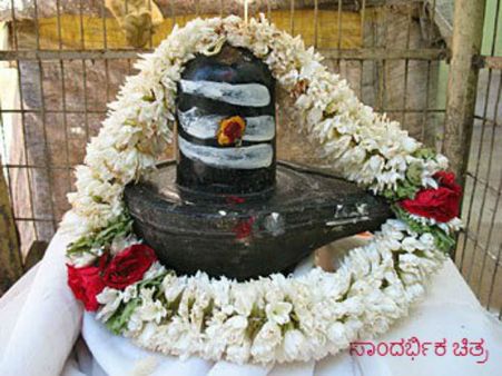 ತುಮಕೂರು ದೇವಾಲಯದ ಶಿವಲಿಂಗದಲ್ಲಿ ಕಣ್ಣು ಉದ್ಭವ!