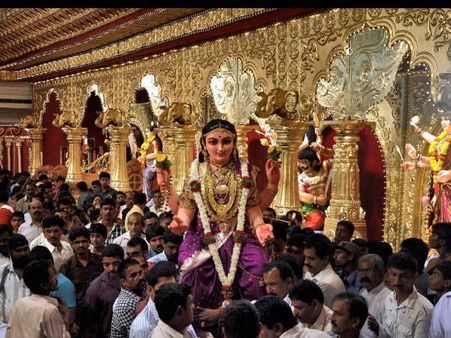 ಮಂಗಳೂರು ದಸರಾ: ಶಾರದಾ ಮಾತೆ ಪ್ರತಿಷ್ಠಾಪನೆ
