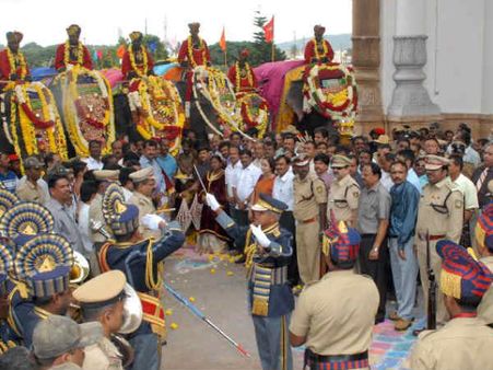 ಮೈಸೂರು ದಸರಾಕ್ಕೆ ನಾಡಹಬ್ಬದ ಟ್ಯಾಗ್ ಸರಿಯೇ?