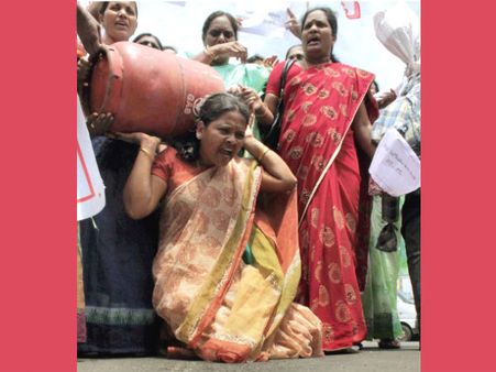 LPG ವಿತರಣೆ ವಿಳಂಬವಾದ್ರೆ ಡೀಲರ್ ಲೈಸೆನ್ಸ್ ಢಮಾರ್