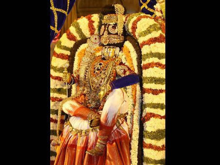 ಮೋಹಿನಿ ಅವತಾರದಲ್ಲಿ ಜಗದೊಡೆಯ