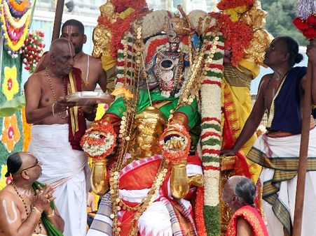 ಏಳು ಬೆಟ್ಟದ ಒಡೆಯನನ್ನು ಹೊತ್ತ ಹನುಮಂತ