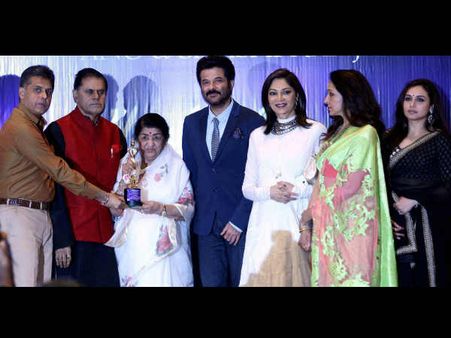 ಚಿತ್ರಗಳಲ್ಲಿ: ತಾರೆಗಳ ಜತೆಯಲ್ಲಿ ಲತಾ ಮಂಗೇಶ್ಕರ್ ಗೆ ಪ್ರಶಸ್ತಿ